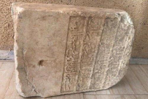کشف سنگ قبر ۳۰۰ ساله در میناب پس از بارندگی