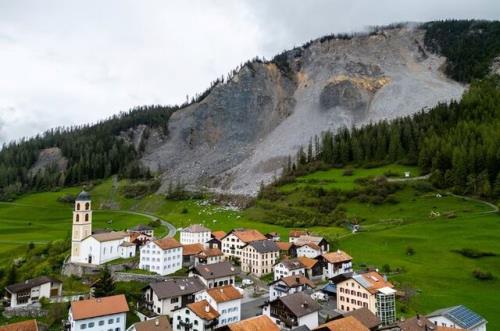 تخلیه یک روستا در سوئیس در پی خطر باران سنگ
