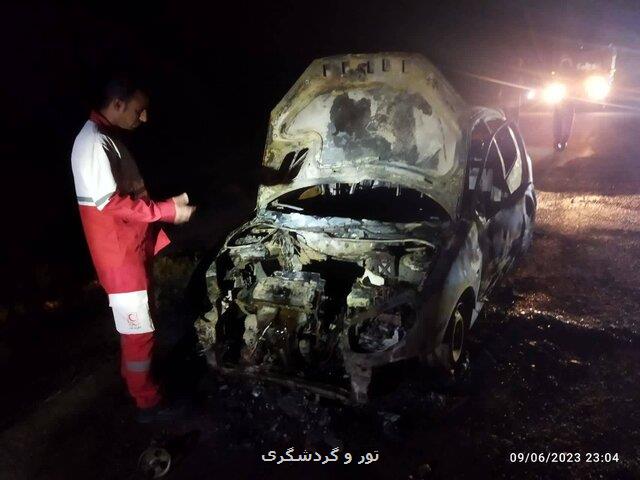 نجات سرنشینان خودروی آتش گرفته در محور دیر-دشتی