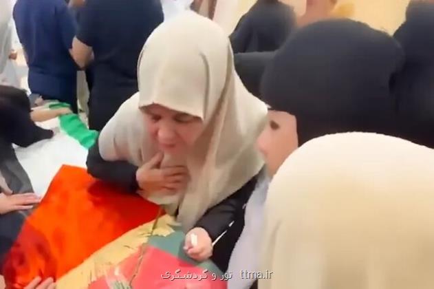 وداع همسر شهید اسماعیل هنیه با پیکر او