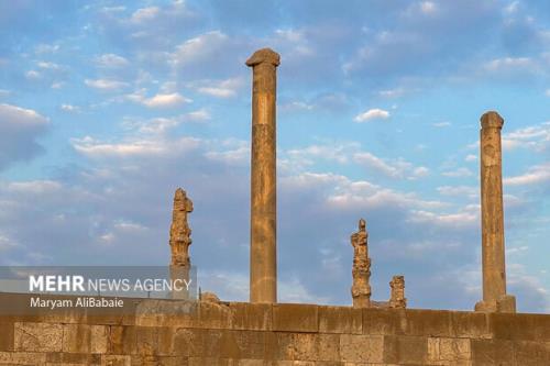 هفتادوهفتمین سند مالکیت پایگاه میراث جهانی تخت جمشید صادر شد
