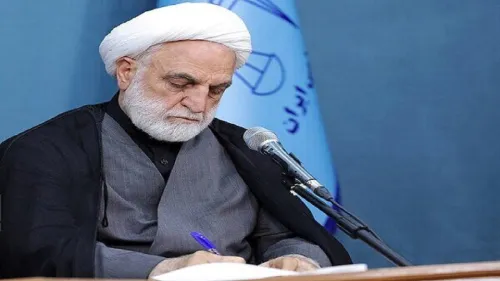 خبرنگار متعهد، هم سنگر رزمندگان پشت لانچر است