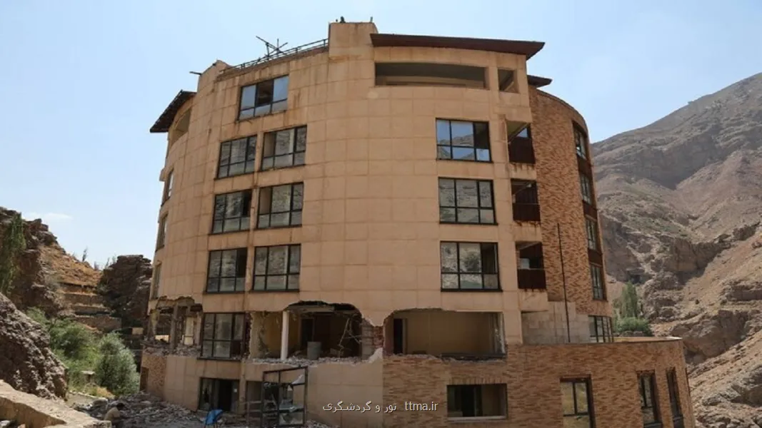 شروع تخریب ساختمان ۱۰ طبقه بدون مجوز در پلاک ۲۰ میگون با حکم دستگاه قضایی