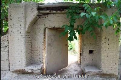 تیران شهر كوچه باغ های 40 كیلومتری و درهای سنگی دوهزارساله