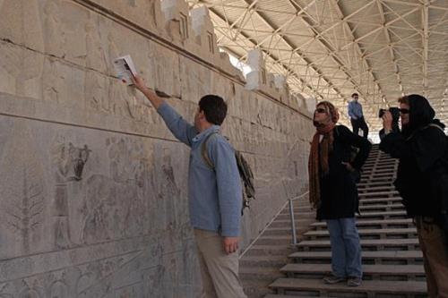 راهنمایان گردشگری و راهگشایی بحران